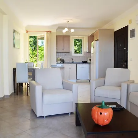 Mesmerizing With 21 Shared Pools In Milas Apartamento