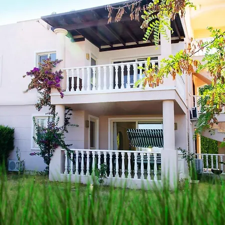 Apartamento Mesmerizing With 21 Shared Pools In Milas *