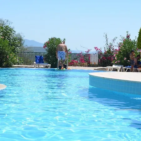 Mesmerizing With 21 Shared Pools In Milas Apartamento *